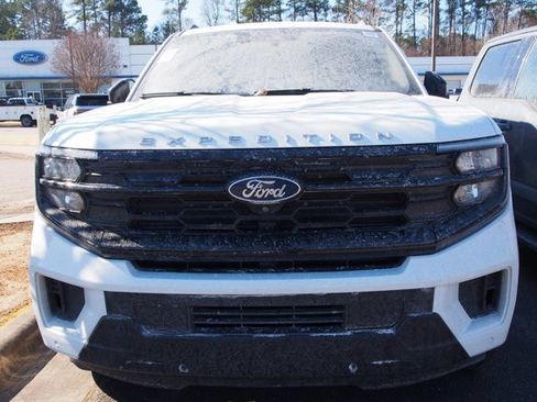Certified 2025 Ford Expedition Active image 3