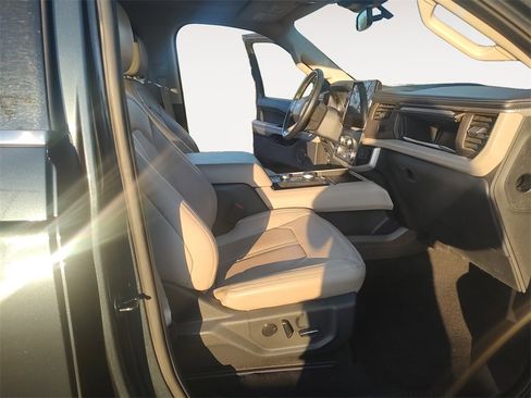Used 2024 Ford Expedition Limited image 15