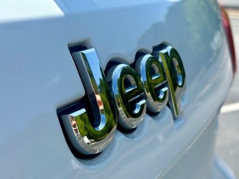 Used 2019 Jeep Grand Cherokee Limited AWD/4WD image 16