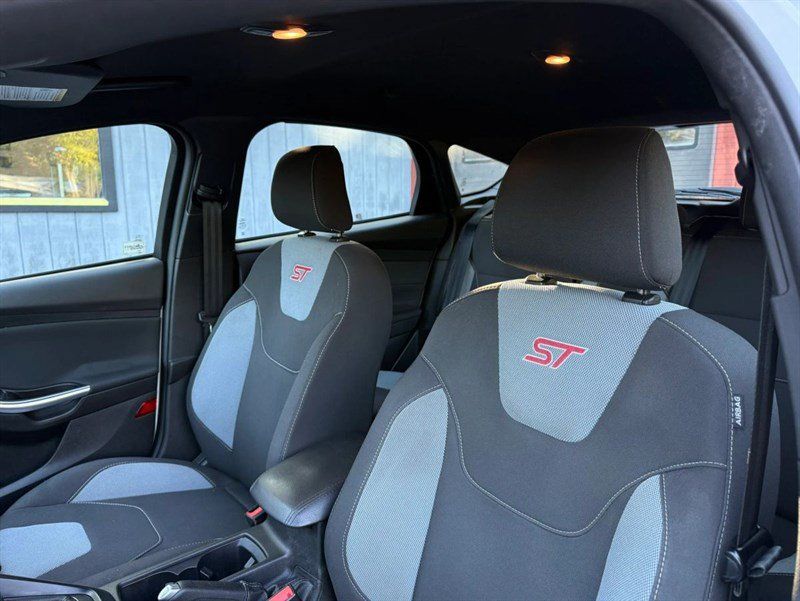 Used 2018 Ford Focus ST FWD image 11