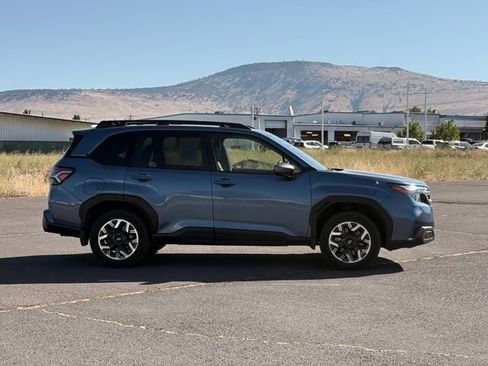 Certified 2025 Subaru Forester Premium w/ Convenience Package #1 AWD/4WD image 7