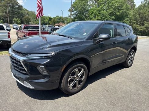 Used 2024 Chevrolet Blazer LT w/ Convenience Package FWD image 3