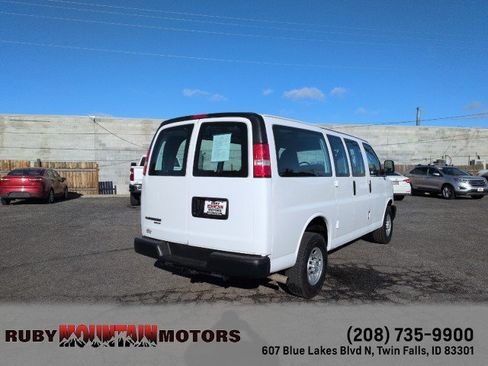 Used 2016 Chevrolet Express 2500 image 7