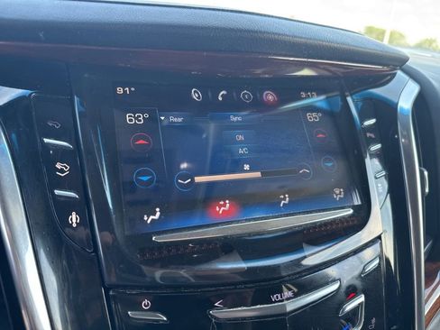 Used 2015 Cadillac Escalade ESV Luxury AWD/4WD image 18