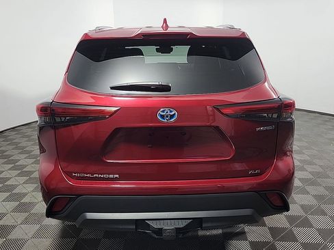 Used 2022 Toyota Highlander XLE AWD/4WD image 5