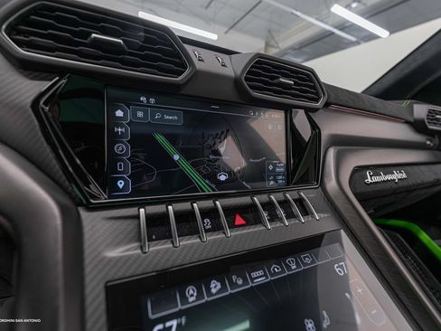 Used 2024 Lamborghini Urus Performante AWD/4WD image 44