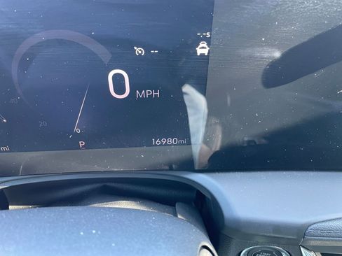 Used 2025 Buick Encore GX Preferred image 38