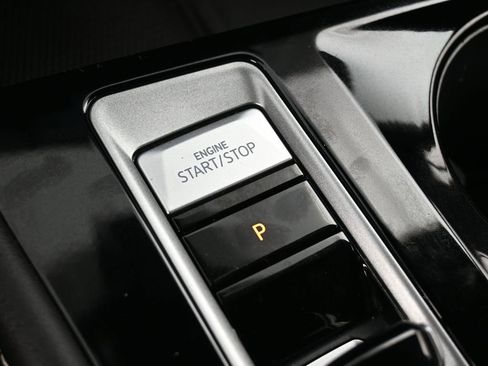 Used 2024 Volkswagen Atlas Cross Sport SEL Premium R-Line image 31