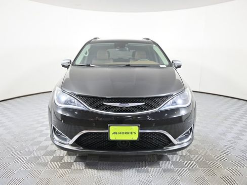 Used 2017 Chrysler Pacifica Limited FWD image 10