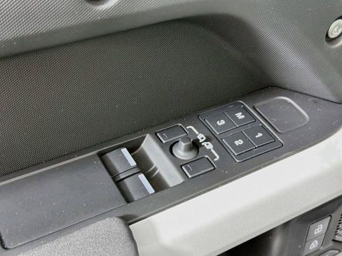 Certified 2023 Land Rover Defender 90 S AWD/4WD image 17