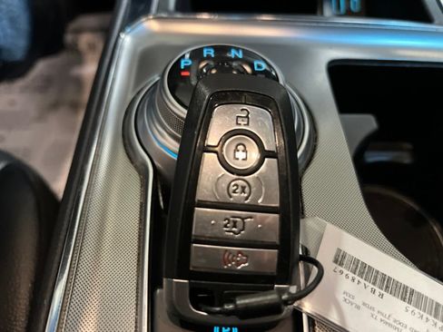 Used 2024 Ford Edge Titanium AWD/4WD image 36