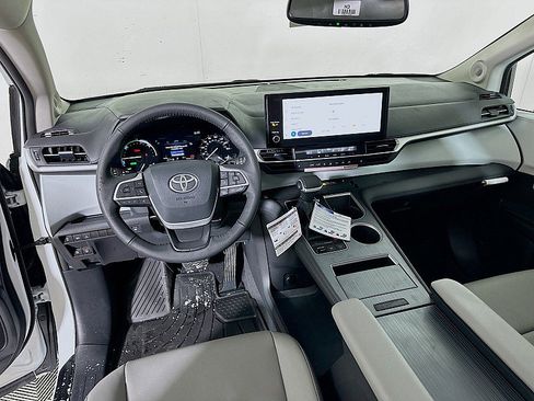 New 2026 Toyota Sienna XLE image 19
