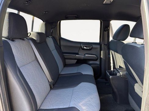 Used 2023 Toyota Tacoma TRD Off-Road image 8