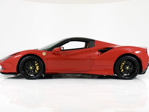 Certified 2022 Ferrari F8 Tributo RWD image 7
