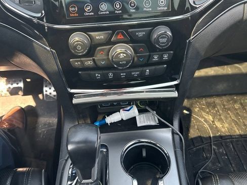Used 2020 Jeep Grand Cherokee Overland AWD/4WD image 13