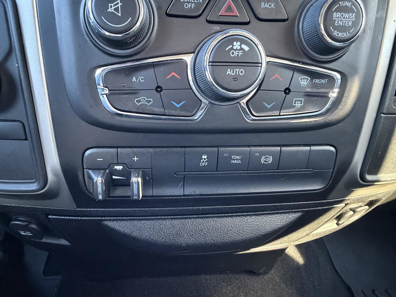 Used 2018 RAM 3500 SLT AWD/4WD image 36