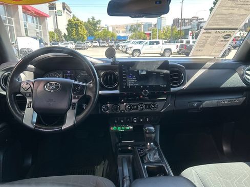 Used 2018 Toyota Tacoma TRD Off-Road w/ Technology Package AWD/4WD image 14