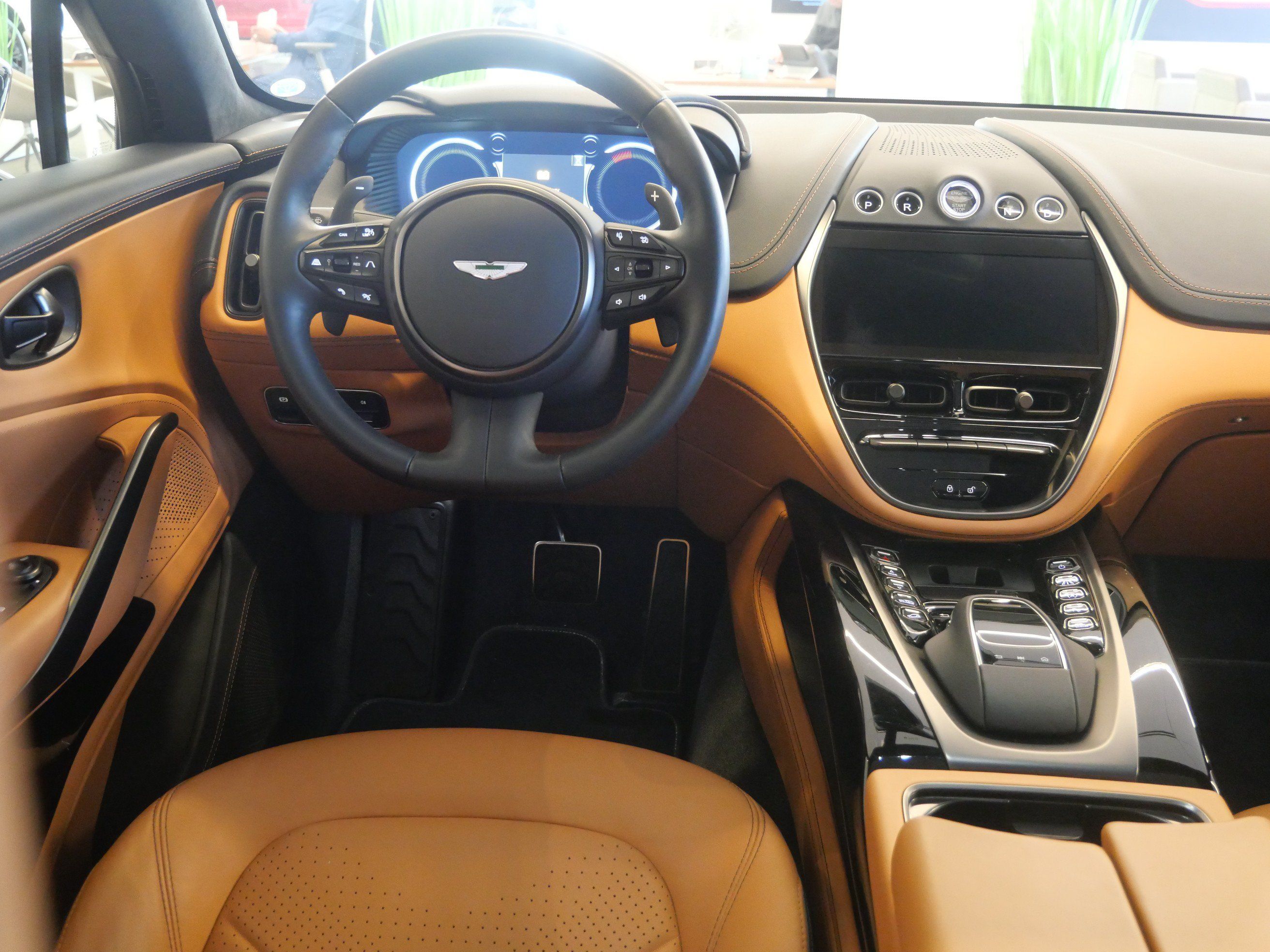 Used 2023 Aston Martin DBX AWD/4WD image 23