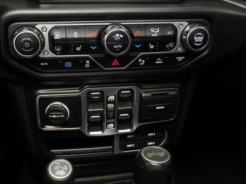 Certified 2022 Jeep Wrangler Unlimited Sahara image 38