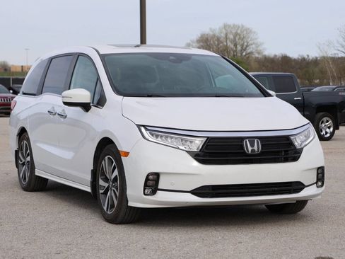 Used 2023 Honda Odyssey Touring image 4
