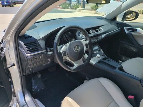 Used 2011 Lexus CT 200h Premium FWD image 12