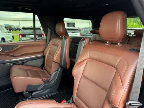 Used 2025 Lincoln Navigator Reserve AWD/4WD image 14