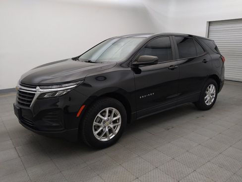 Used 2022 Chevrolet Equinox LS AWD/4WD image 2