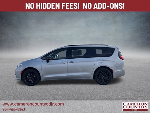 New 2026 Chrysler Pacifica Select w/ S Appearance Package FWD image 6