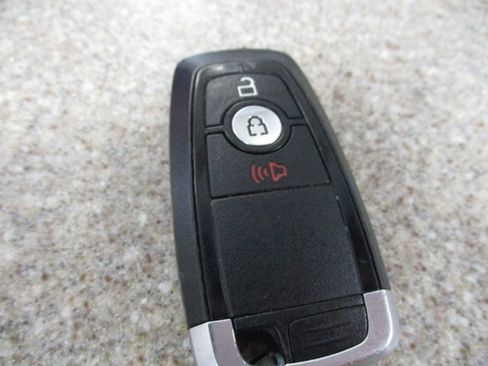 Used 2020 Ford Escape SE image 17