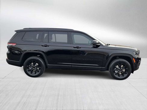 New 2025 Jeep Grand Cherokee L Laredo image 9