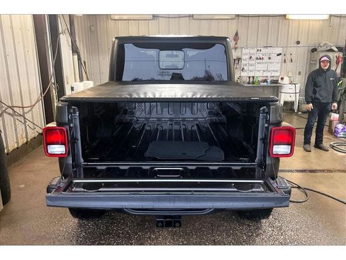 Used 2021 Jeep Gladiator Rubicon w/ Cold Weather Group image 11