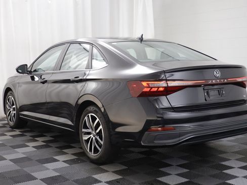 Used 2025 Volkswagen Jetta SE image 12