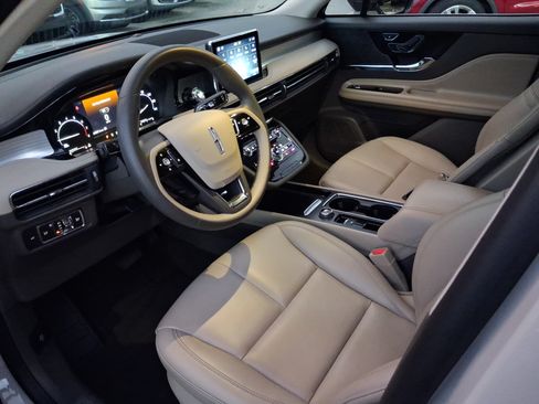 Used 2022 Lincoln Corsair FWD image 11
