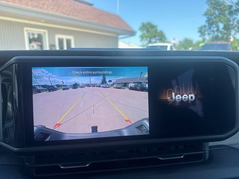 Used 2024 Jeep Gladiator Sport AWD/4WD image 30
