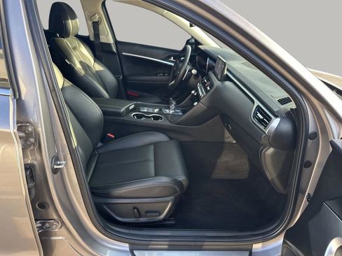 Used 2025 Genesis G70 2.5T RWD image 14
