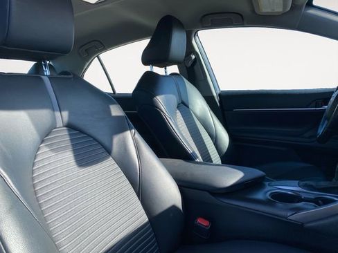 Used 2021 Toyota Camry SE image 15