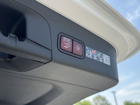 New 2026 Mercedes-Benz GLS 450 4MATIC image 22