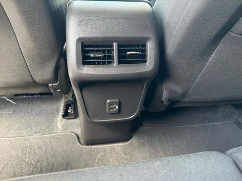 Used 2024 Chevrolet Equinox LT FWD image 17