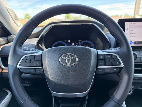 Used 2024 Toyota Grand Highlander AWD image 14