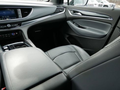 Used 2023 Buick Enclave Essence image 15