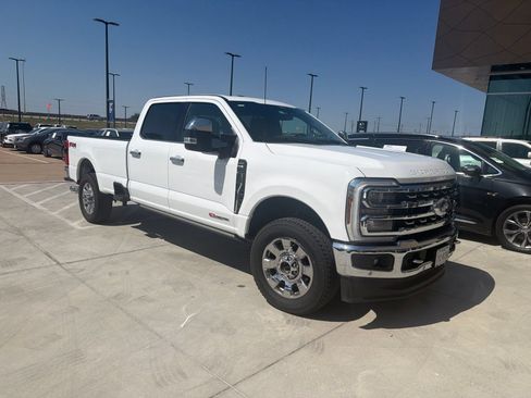 Used 2024 Ford F350 Lariat w/ Lariat Ultimate Package AWD/4WD image 3