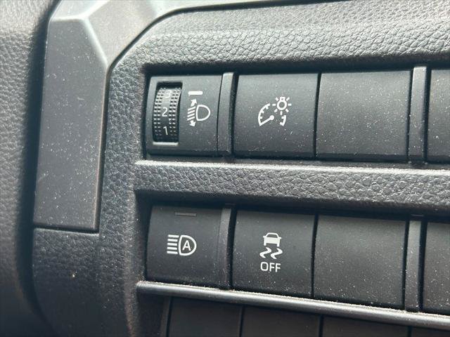 Certified 2024 Toyota Tacoma SR5 AWD/4WD image 25