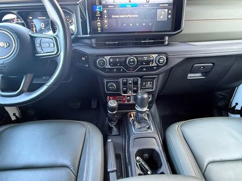 Used 2024 Jeep Gladiator Mojave w/ Convenience Group AWD/4WD image 3