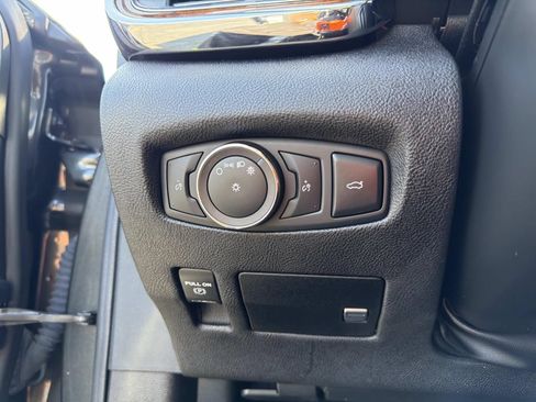 Used 2018 Lincoln Continental Reserve AWD/4WD image 35