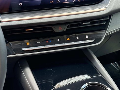Used 2025 Buick Envision Sport Touring AWD/4WD image 23