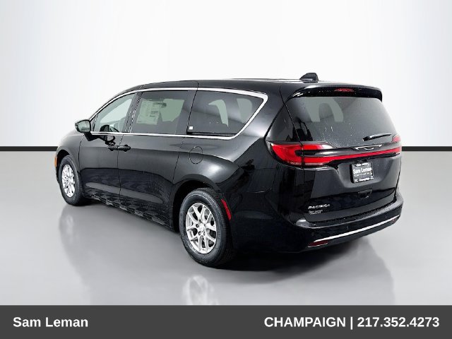 New 2027 Chrysler Pacifica Select FWD image 5