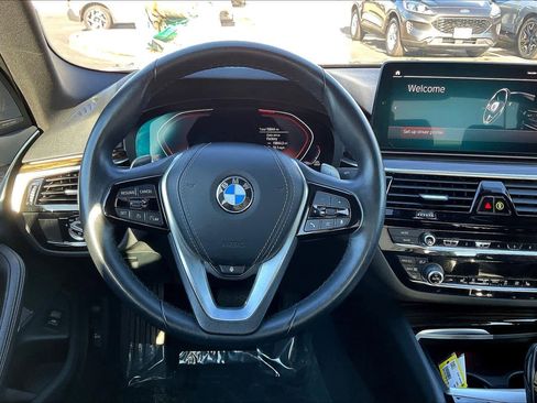 Used 2022 BMW 530i xDrive w/ Premium Package image 8