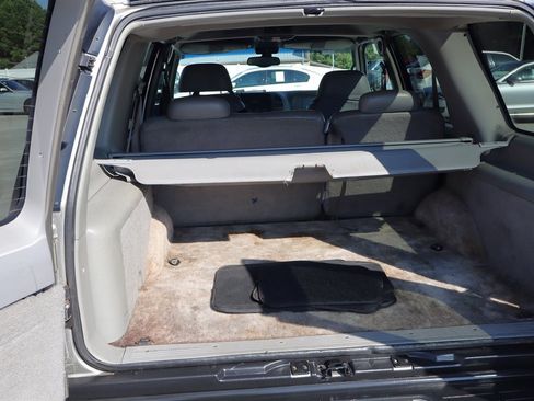 Used 1999 GMC Yukon 4WD 4-Door w/ Marketing Opt Pkg 5 image 34