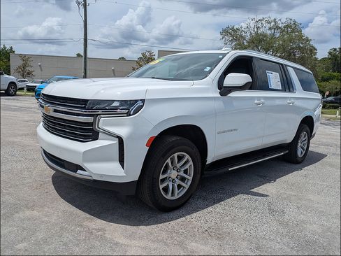 Used 2024 Chevrolet Suburban LT RWD image 6