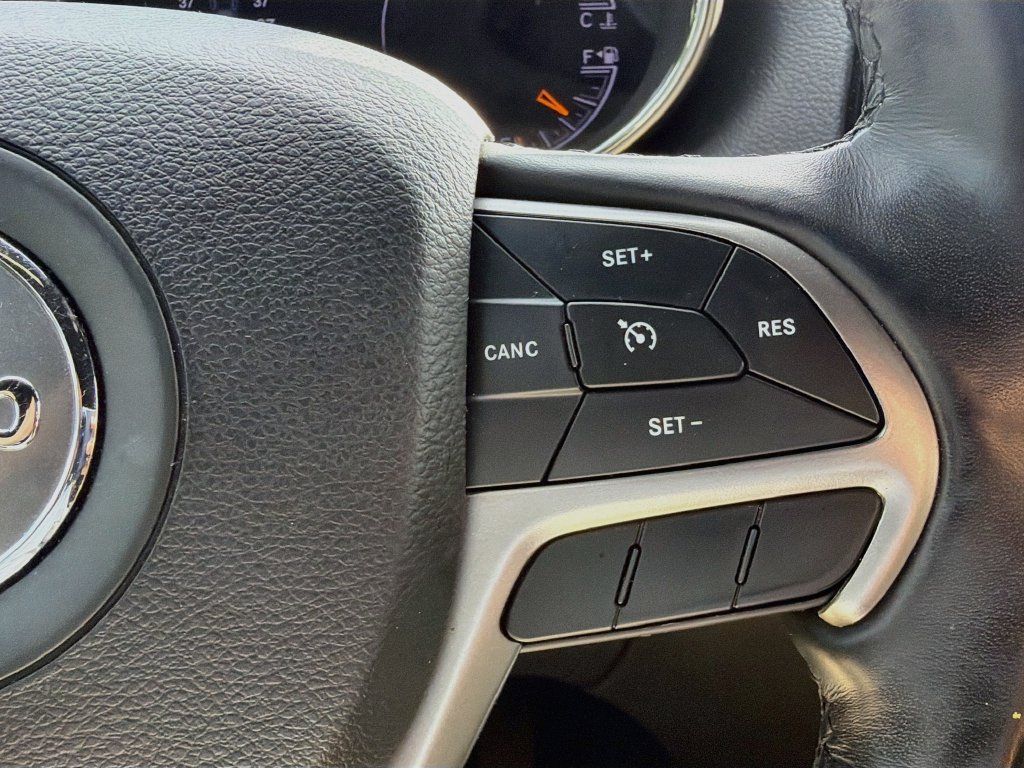 Used 2021 Jeep Grand Cherokee Laredo RWD image 37